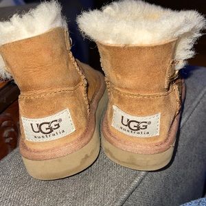 UGG Bailey Button mini Light Brown Winter Snow Boots Unisex Kids Size 6